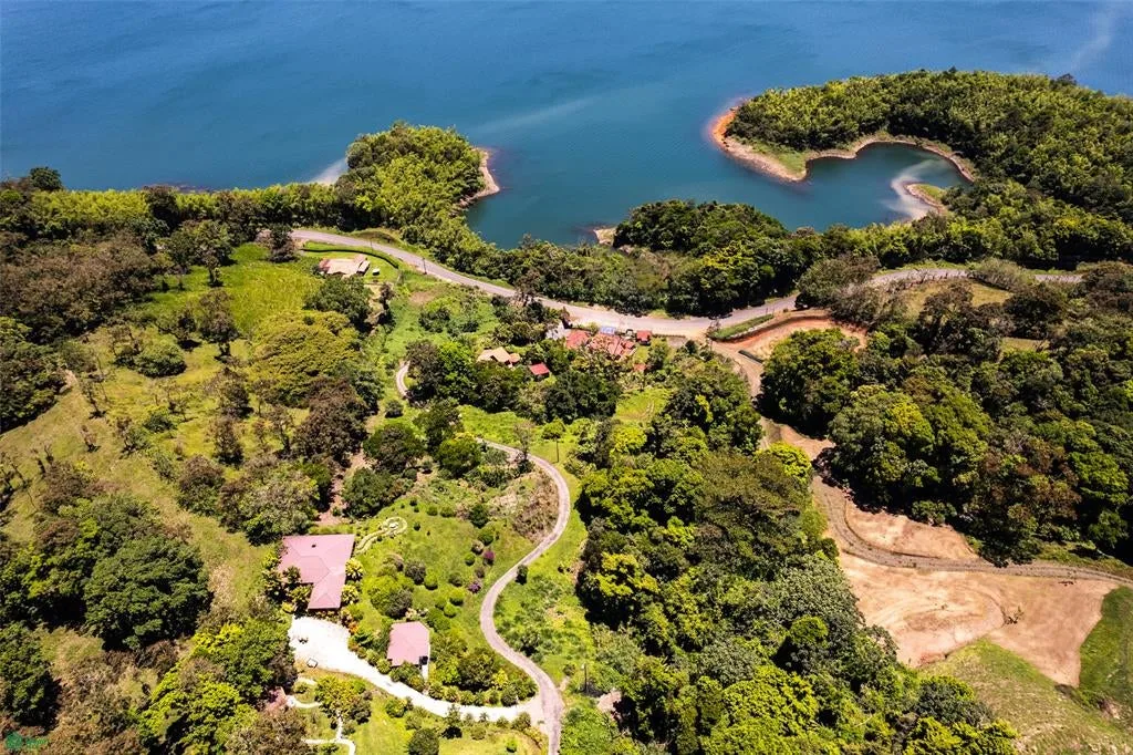 Centrally Located Lake View Lot Fortuna Alajuela