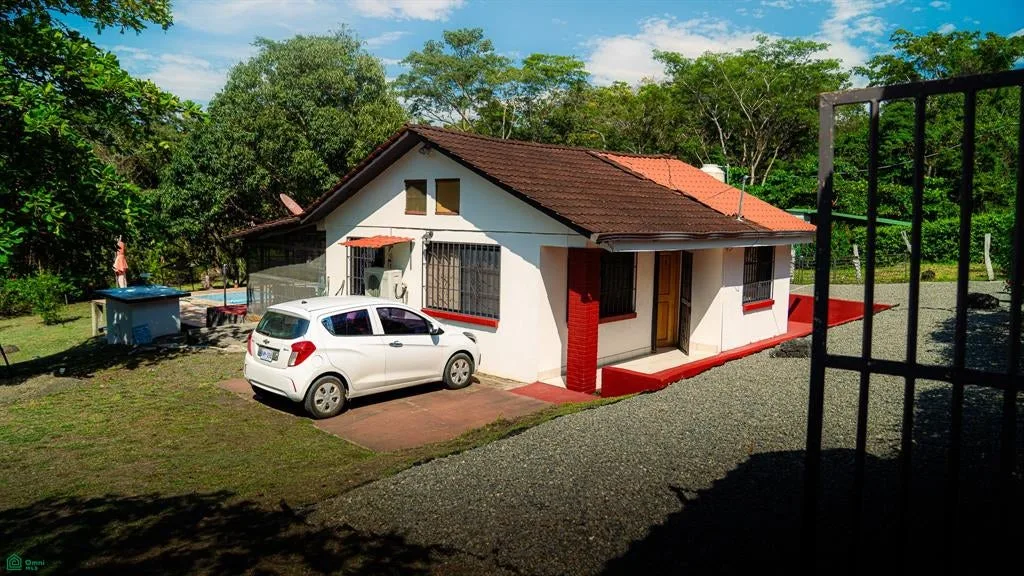 200m Calle Cuarros Trcoles Puntarenas