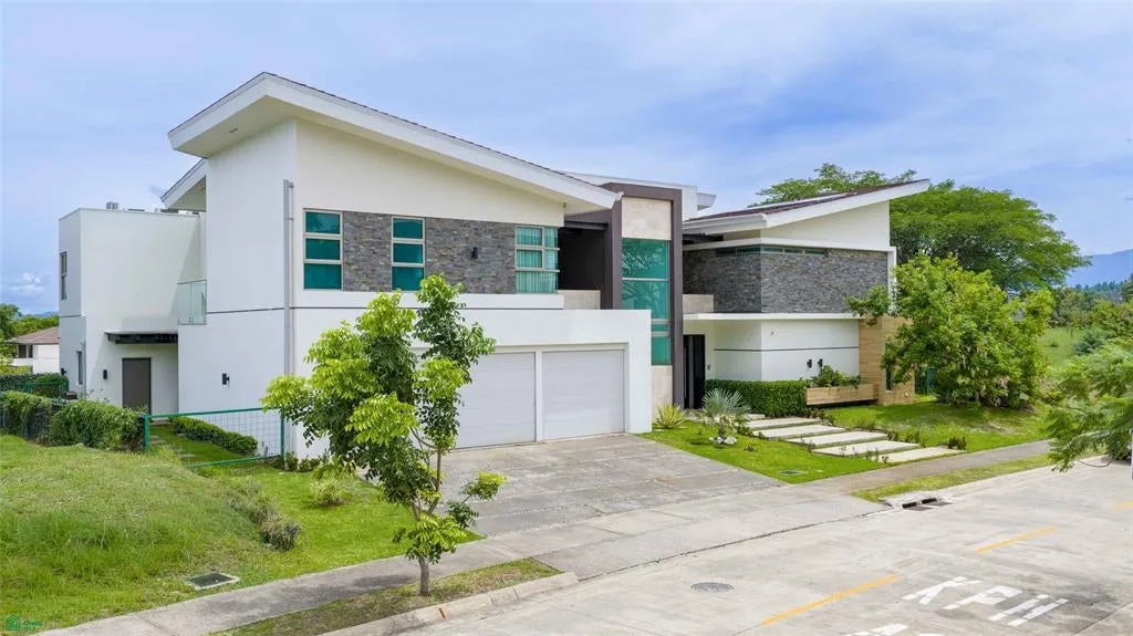 Contemporary Family Residence San Rafael Alajuela