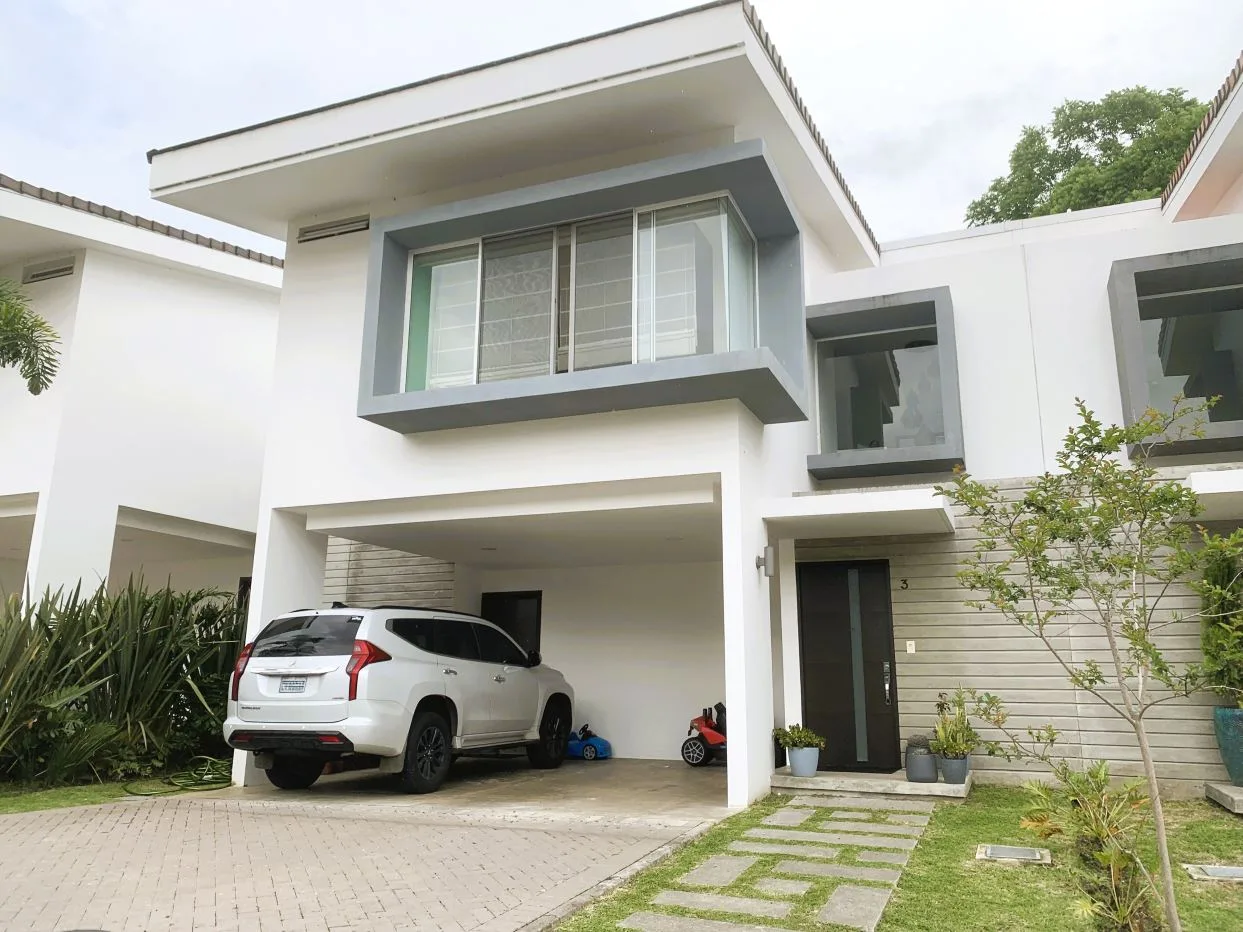 FOR RENT: Contemporary House in Escazú