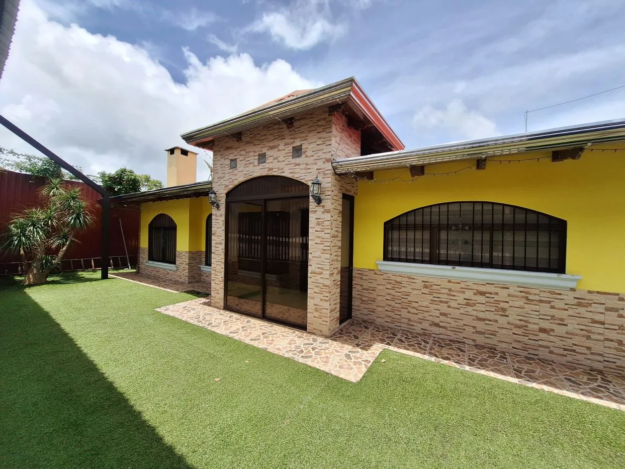 House for Sale in Poás, Alajuela – Stunning Views