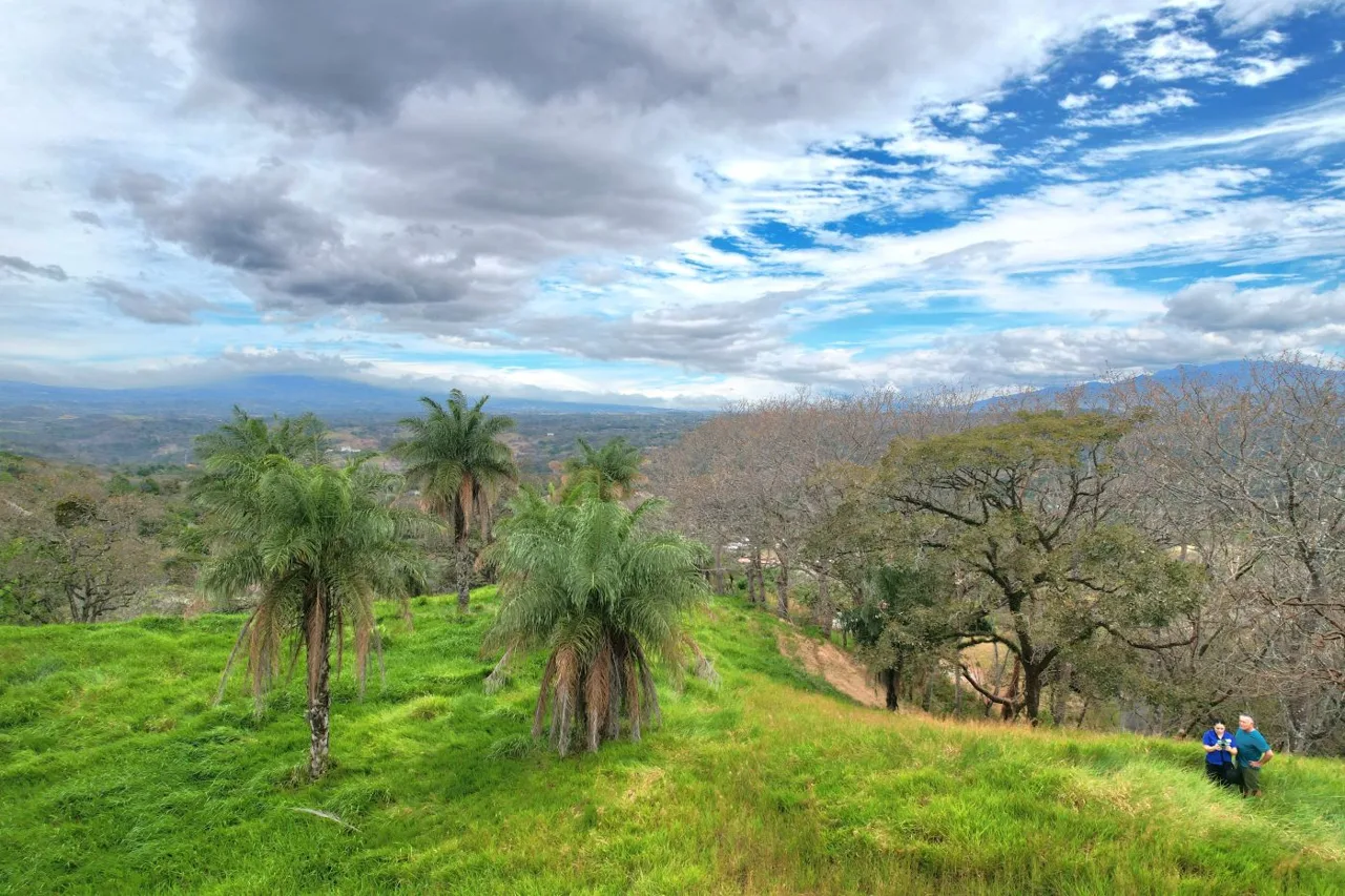 Exceptional 26,510 m²/ 6.55 acres Property with Valley Views, Private Water Well &amp; Development Potential Near Atenas