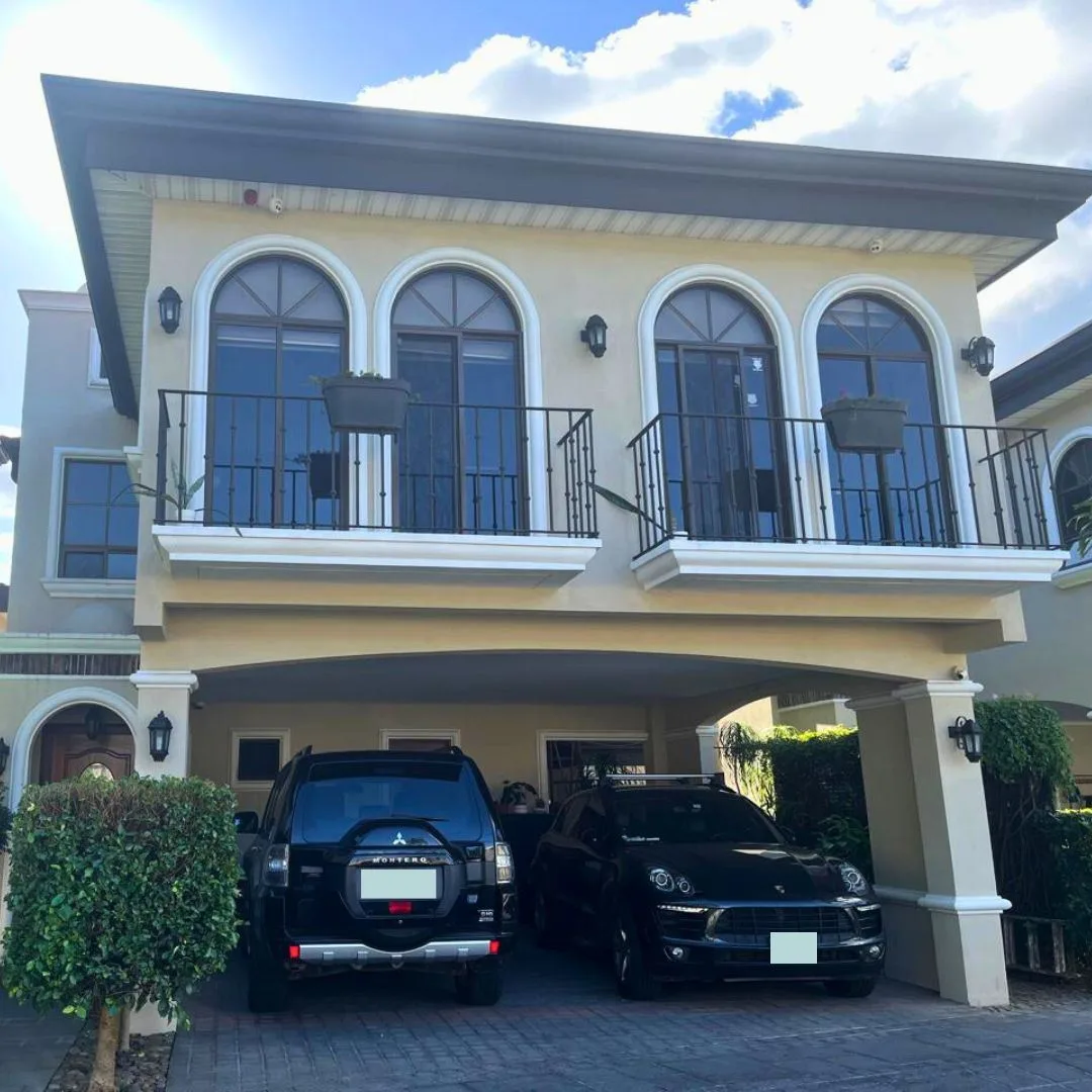 For Sale - Luxury Home in El Álamo Condominium, Colinas de Montealegre – Tres Ríos