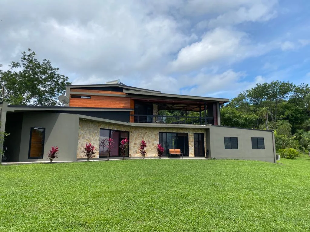 🌿 Luxury Living in Miramar de Puntarenas – A Nature Lover’s Dream! 🌅