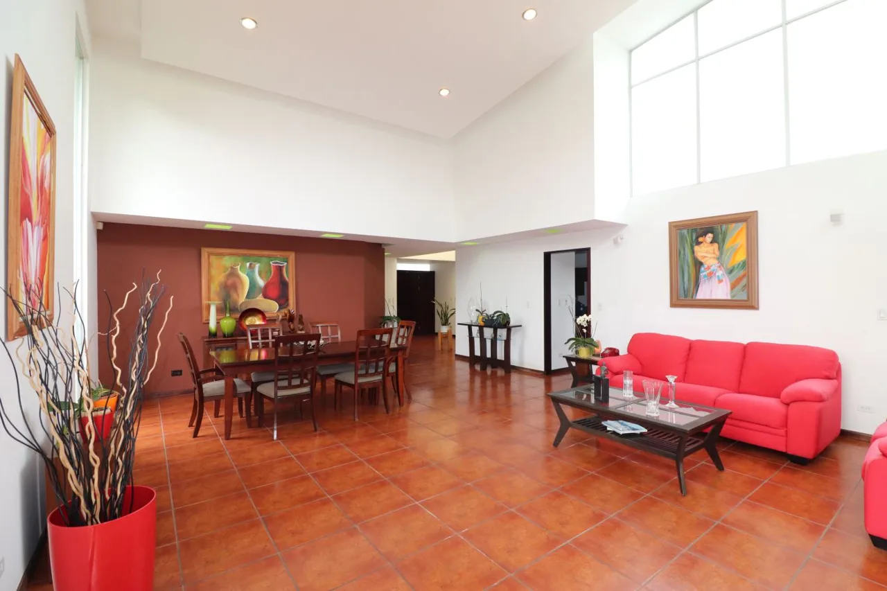 “SPECTACULAR” ONE STORY HOME IN HACIENDA LOS REYES
