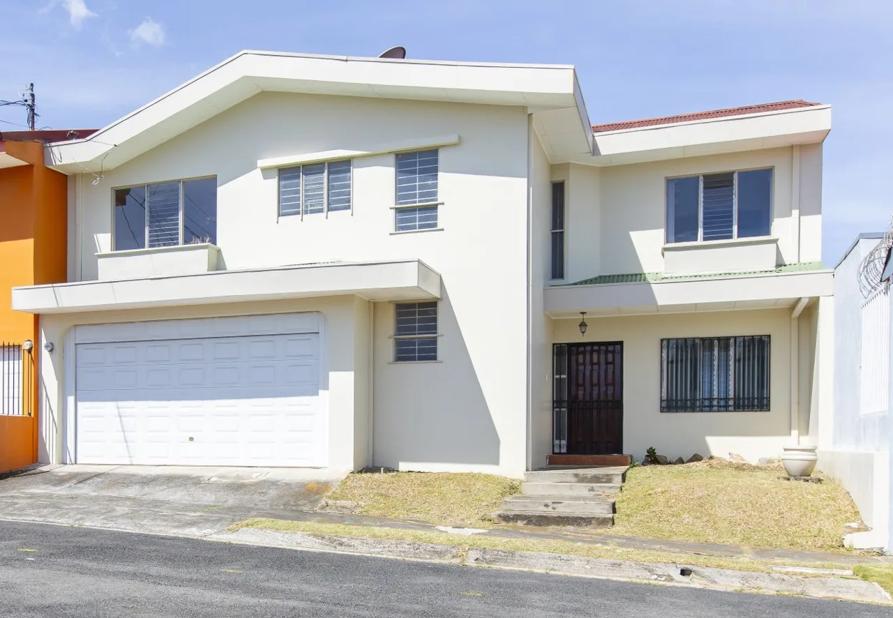 For Sale-Spacious House in Rohrmoser, San José, Costa Rica
