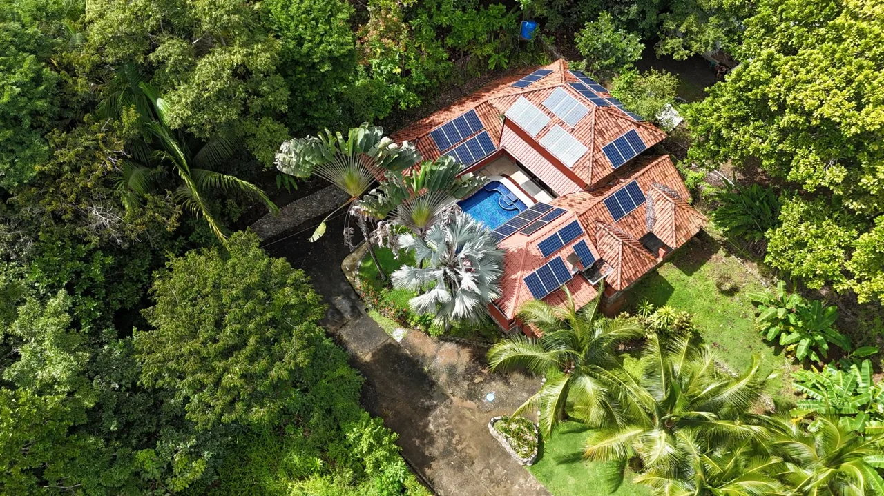 Gorgeous Mediterranean Style Spacious 3 Bd 3 Ba Villa with a private pool steps from the beach