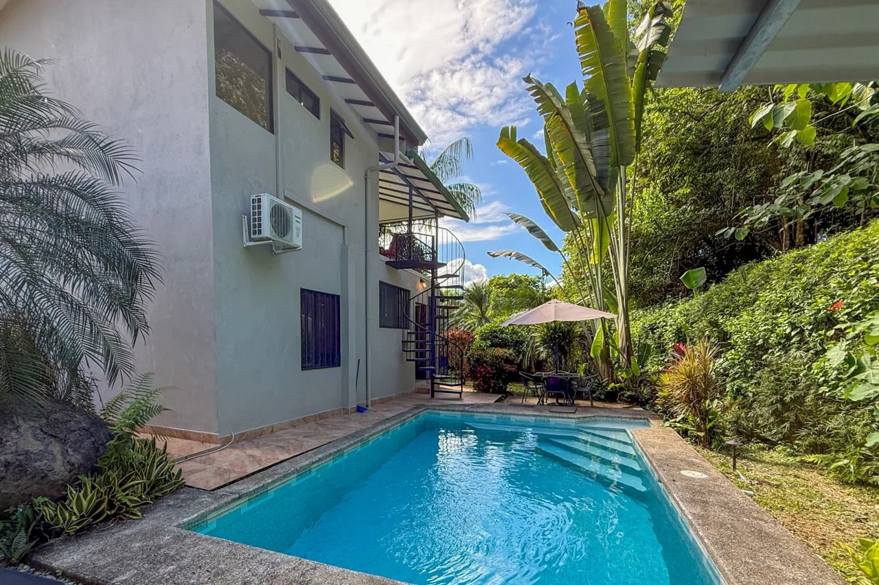 Serene 2-Bedroom Jungle Sanctuary with Private Pool &amp; Gorgeous Balcony Views on Calle Buganvillea in Ojochal Costa Rica
