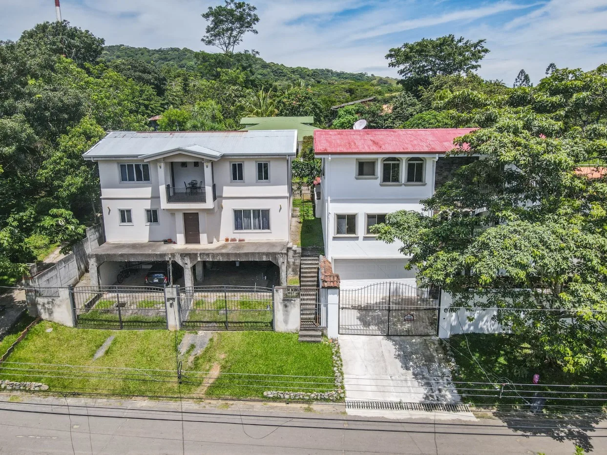 PRICE REDUCED- FOR SALE-House with dream view in Rodeo de Ciudad Colon, an investment opportunity.