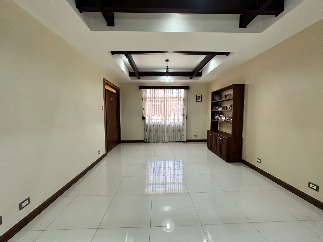Recently Renewed Home for Sale in Santo Domingo – Spacious Lot and Excellent Location