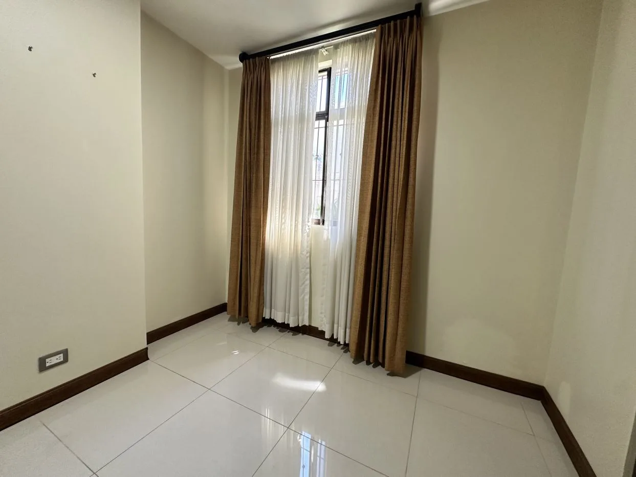 Recently Renewed Home for Sale in Santo Domingo – Spacious Lot and Excellent Location — photo 5