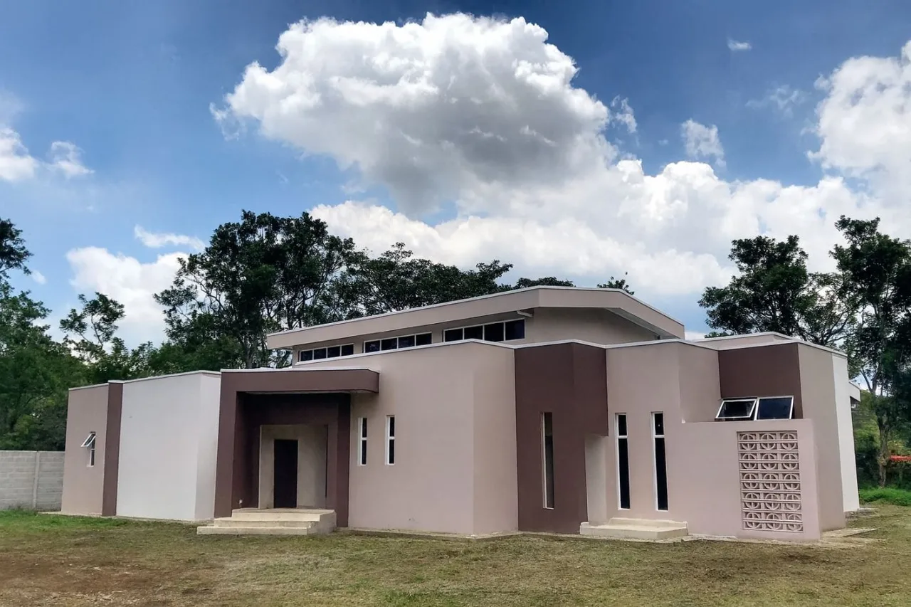 FOR SALE – Casa in San Joaquín de Flores, Heredia