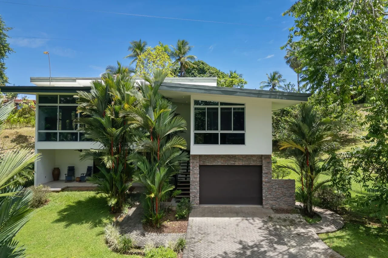 Modern Lakeview Home with Guest Apartment in Finca Tranquila Manuel Antonio |Costa Rica