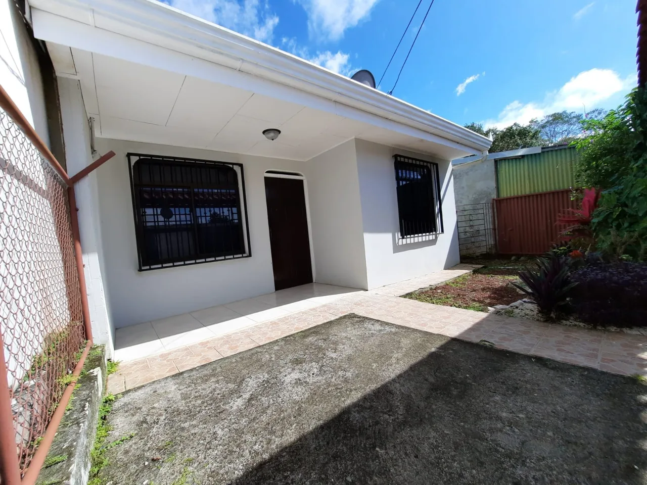 BEAUTIFUL HOUSE IN LOS REYES URBANIZATION