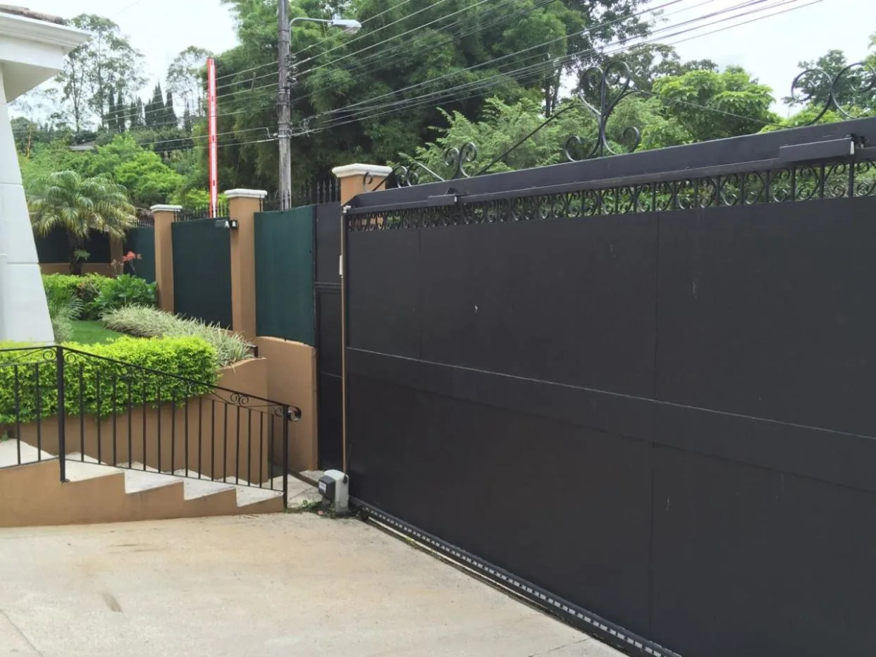 Luxury Home for Sale in Prime Pinares, Curridabat – Spacious, Secure, Modern