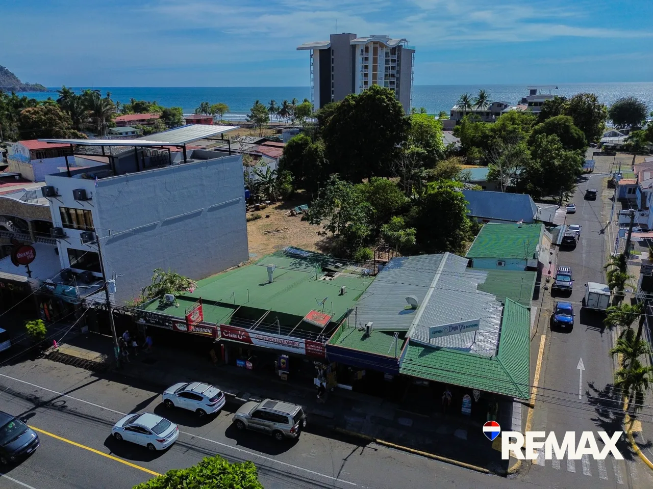 Prime Downtown Commercial Property – Large Lot with Expansion Potential in Jacó