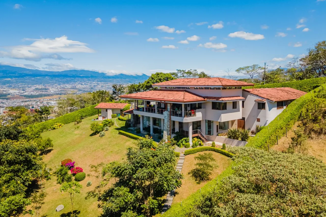 Monasterio House – A jewel in the mountains of Escazú