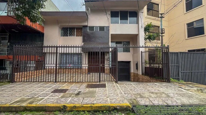 House with Apartments for Sale in San Pedro Los Yoses – Ideal for Rental Income — photo 2