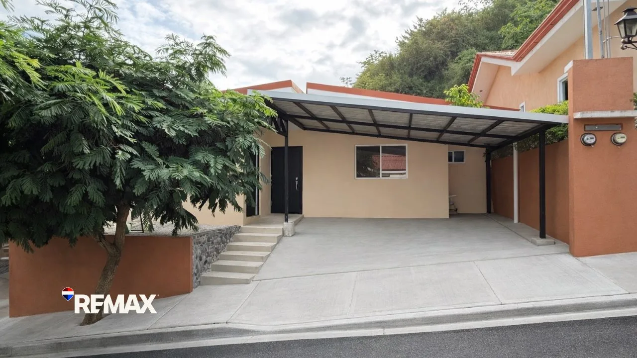 Jacó Beach 3 Bedroom Home for sale Condominio