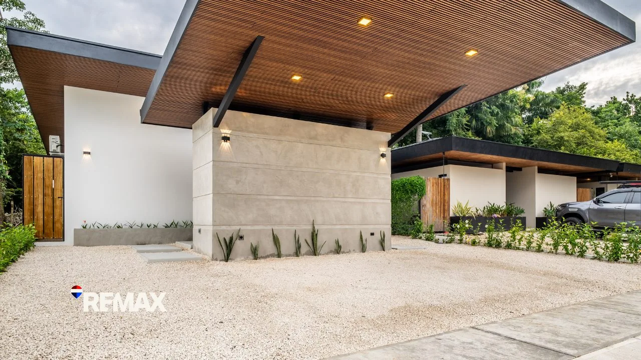 Casa Bruneau – Modern Tropical Home for Sale in Playa Hermosa
