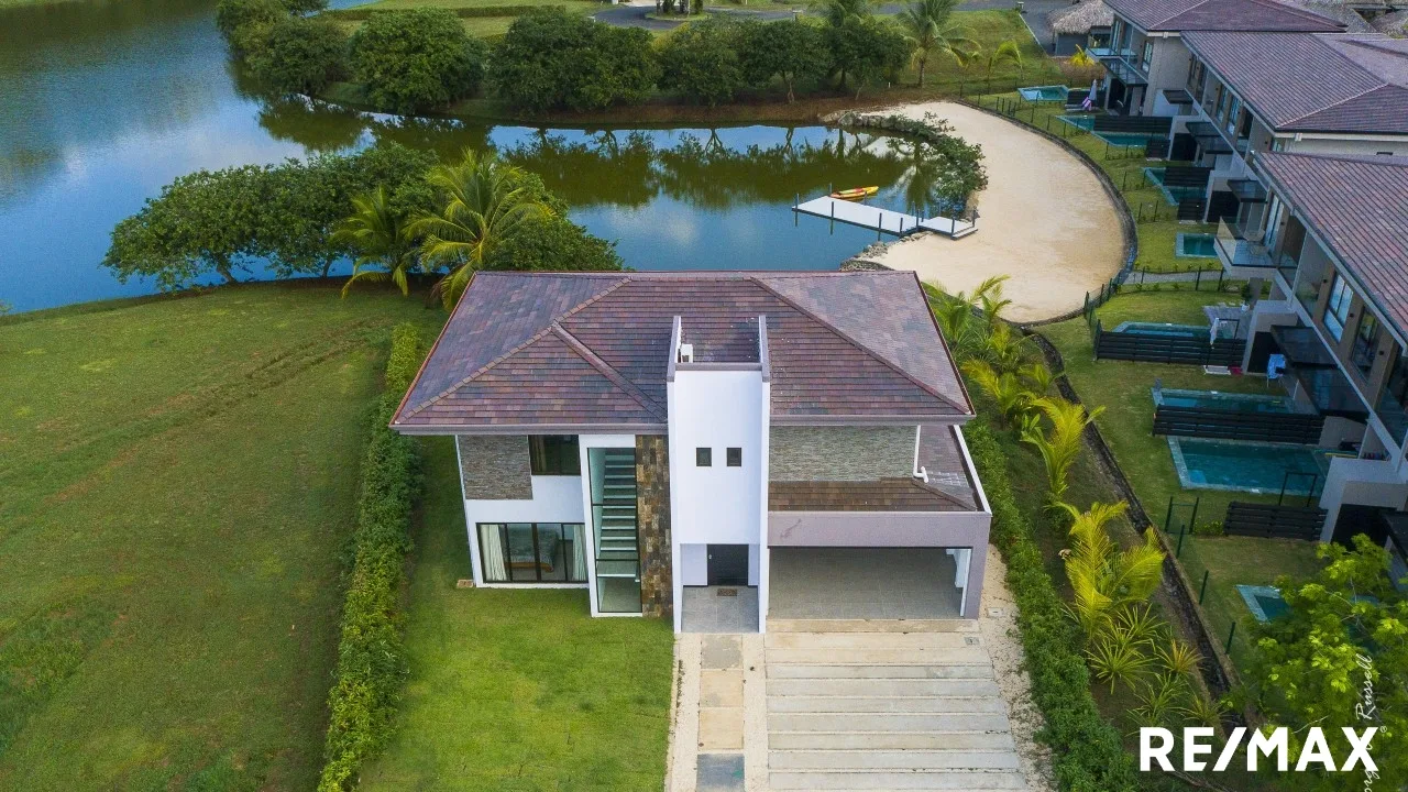 Lakefront Retreat