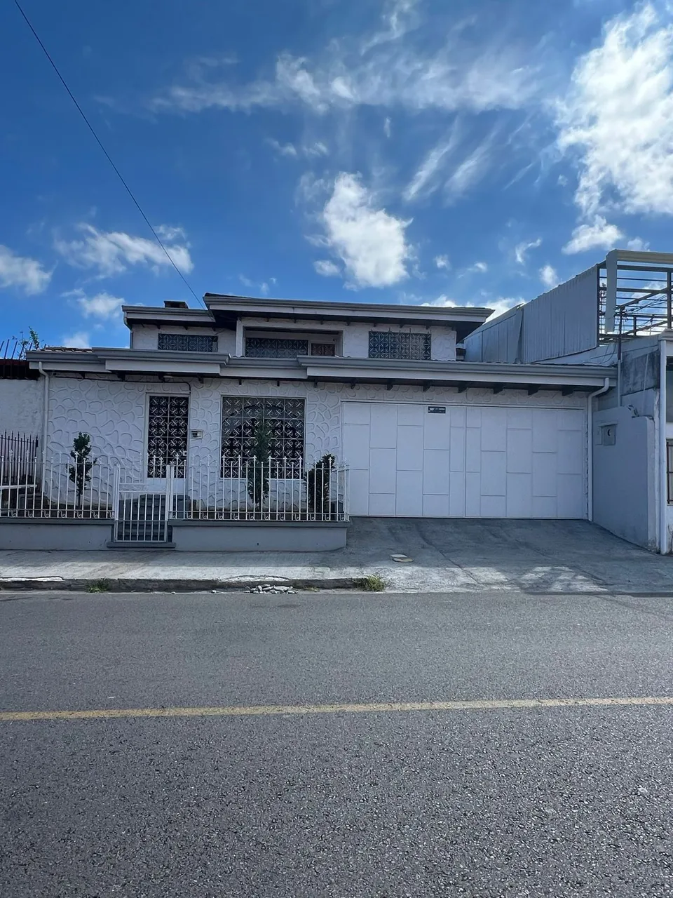 House for Sale – Spacious with Indoor Fountain