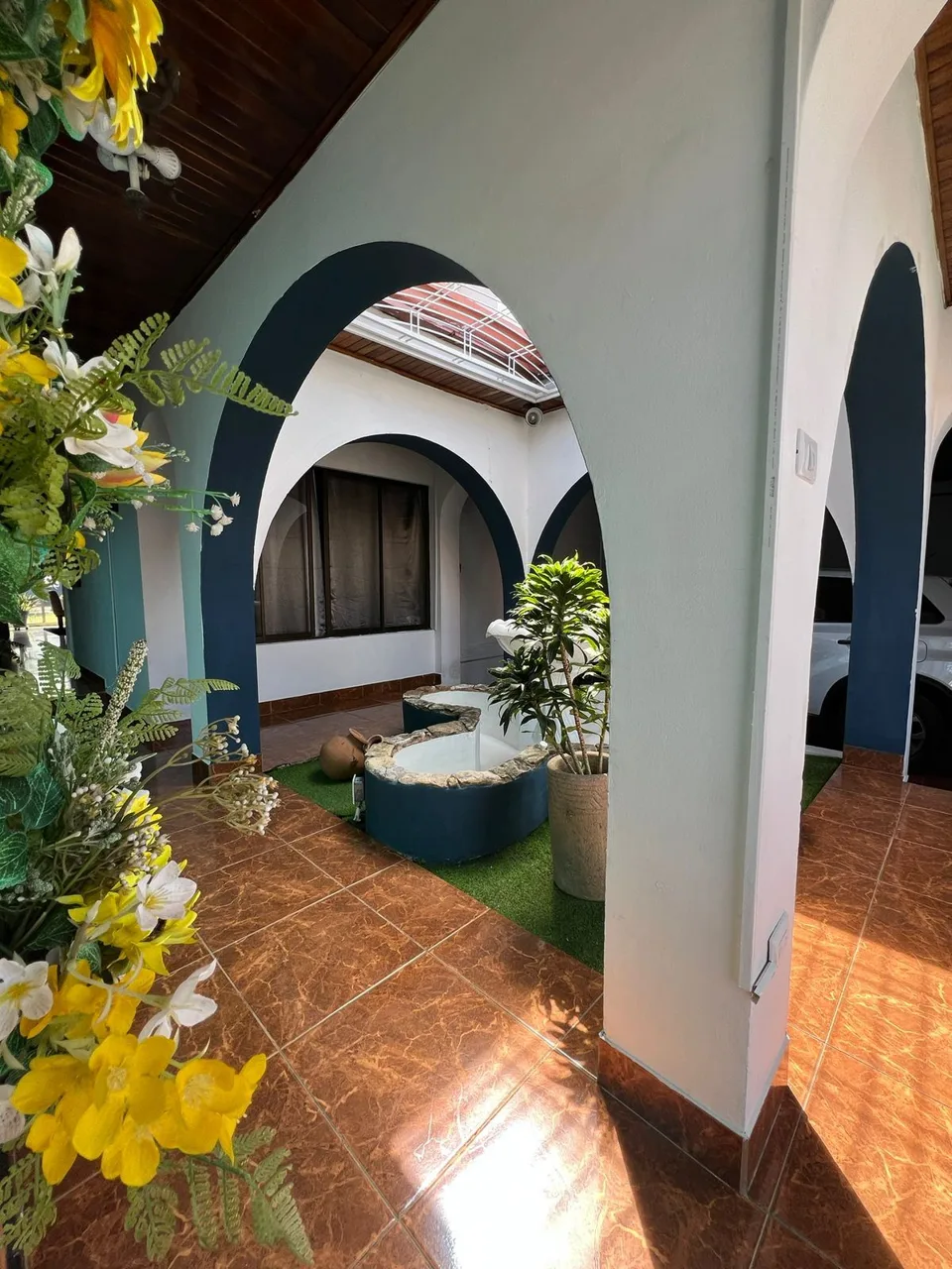 House for Sale – Spacious with Indoor Fountain — photo 4