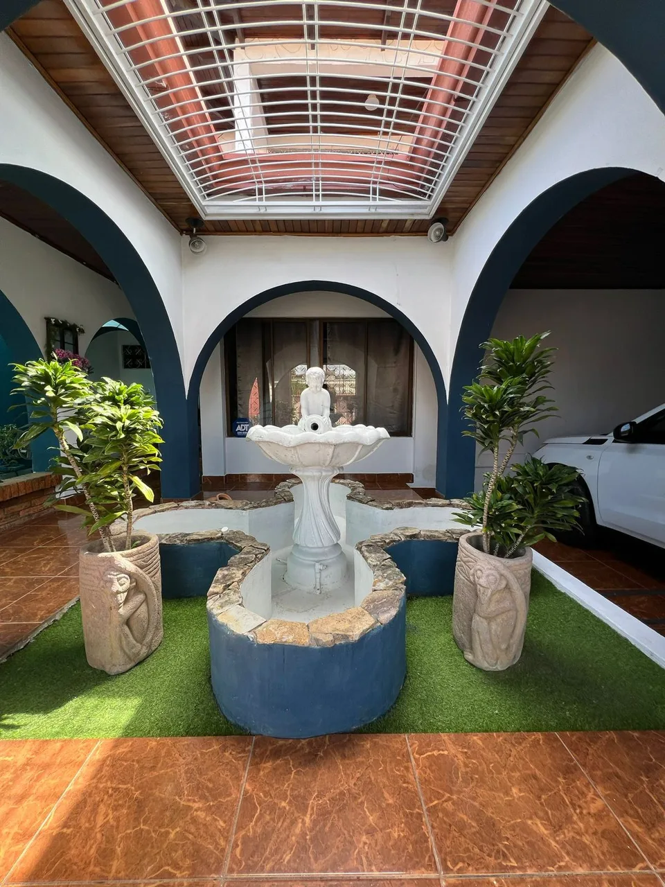 House for Sale – Spacious with Indoor Fountain — photo 5