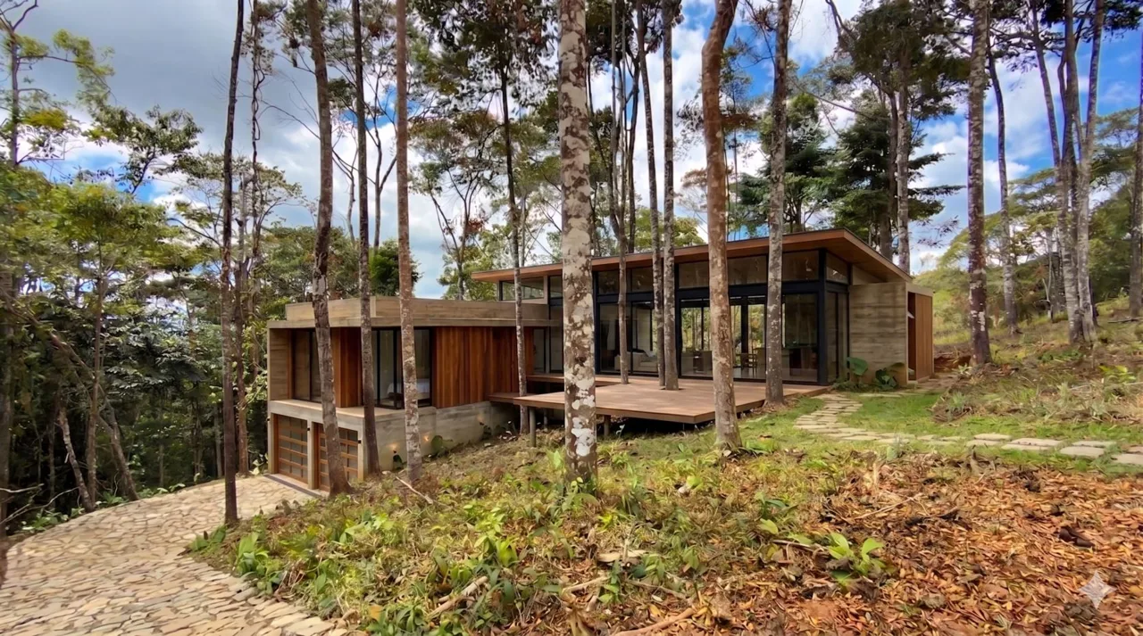 For Sale: Beautiful Mountain 808m2 Residential Lot in Quebradas - CR