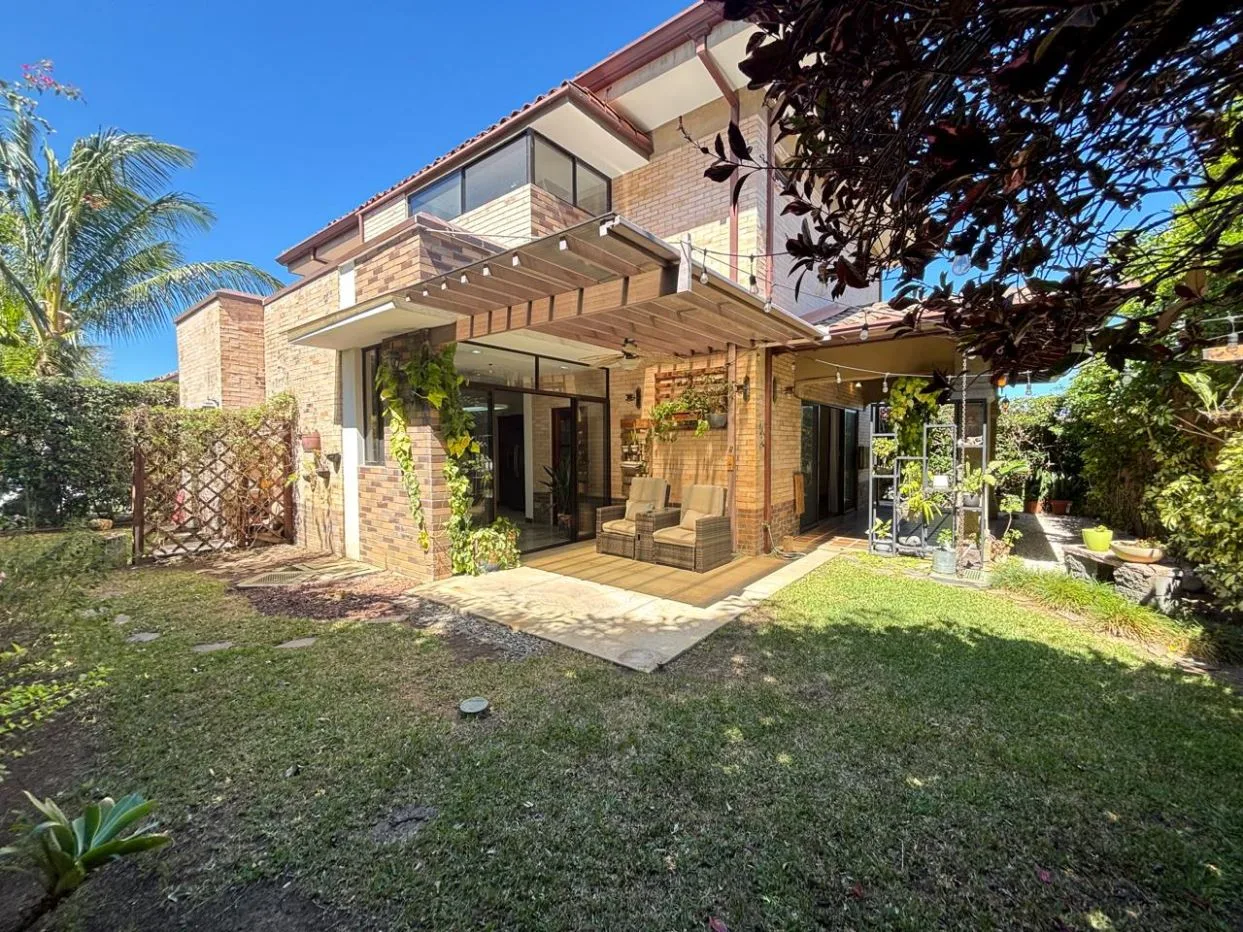 House for Sale, Cul-de-Sac Residence | Puerta de Hierro, Santa Ana