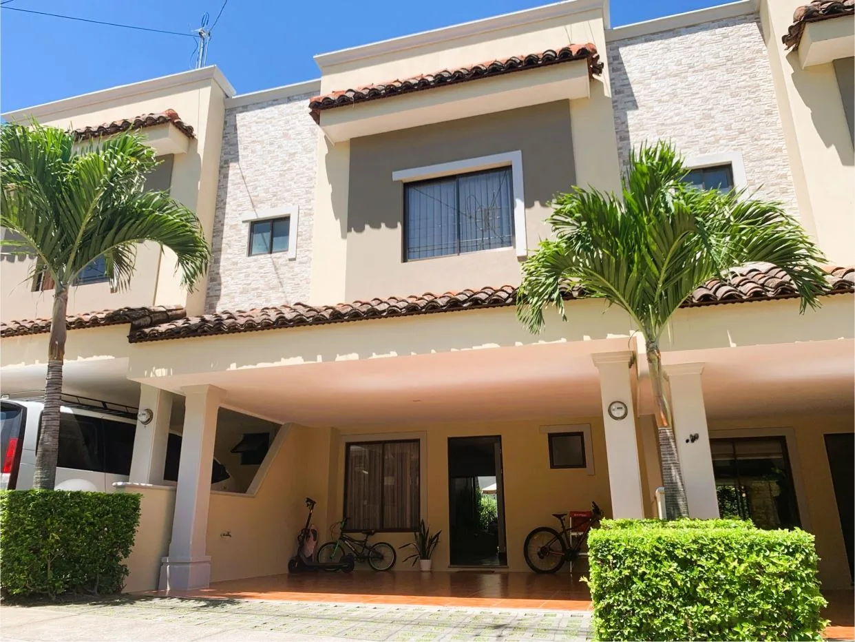 FOR SALE-Casa remodelada en Santa Ana Hills