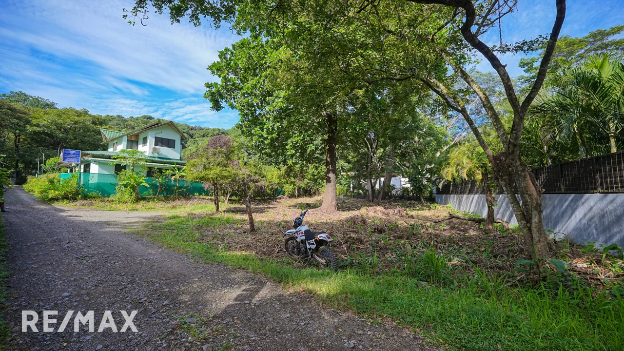 Prime 890 m² Lot in Nosara’s L Section – Close to Schools, Services &amp; Beaches