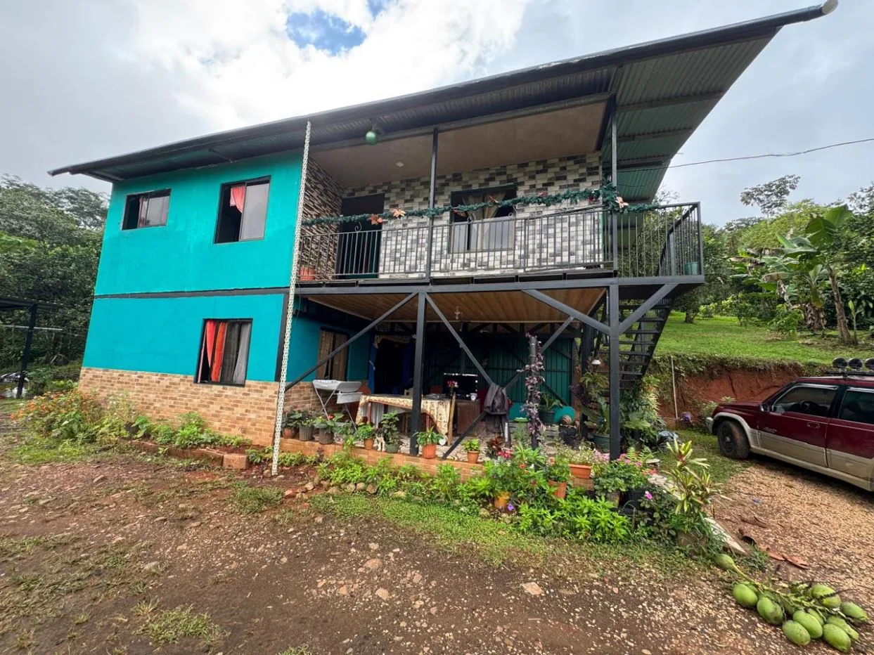 2-Story Mountain Home with Valley Views on the Nicoya Peninsula