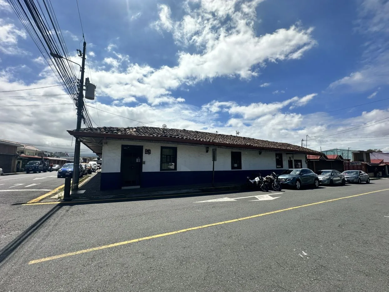 Corner Estate with Commercial Potential in Santo Domingo, Heredia — photo 2