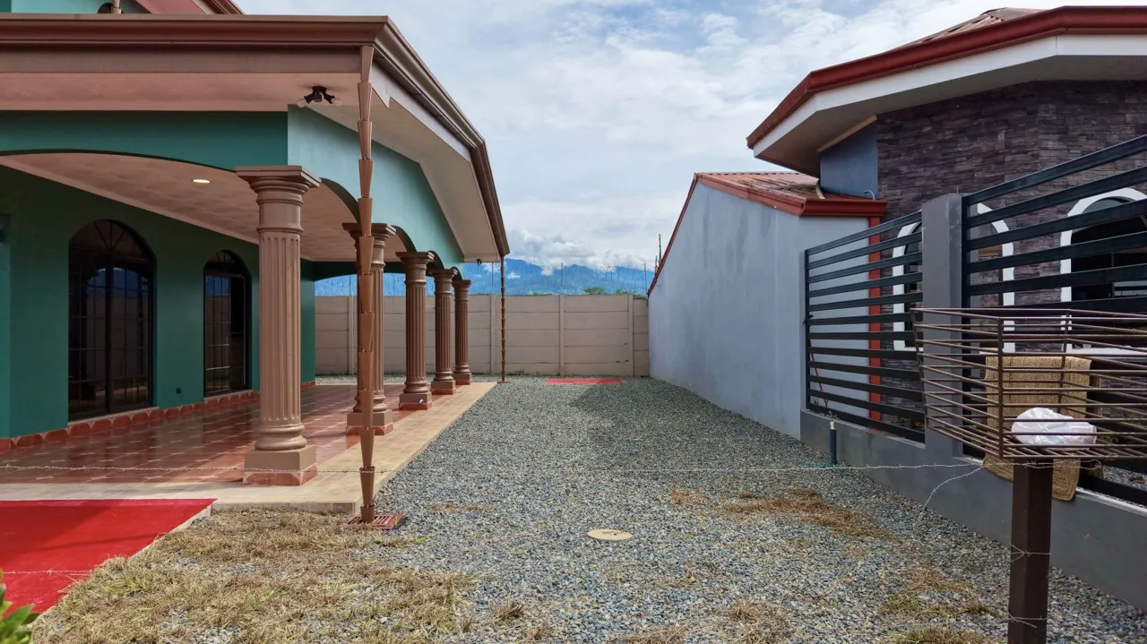 Modern House for Sale in Monte General, Perez Zeledon, Secure Gated Community — photo 4