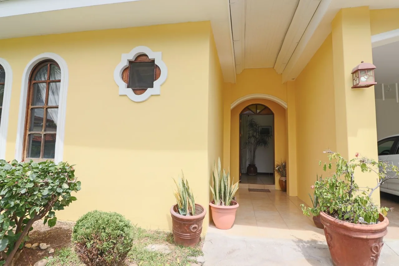 Single-Story Home in Santo Domingo, Heredia in a Private Community with Garden, Office &amp; Prime Location