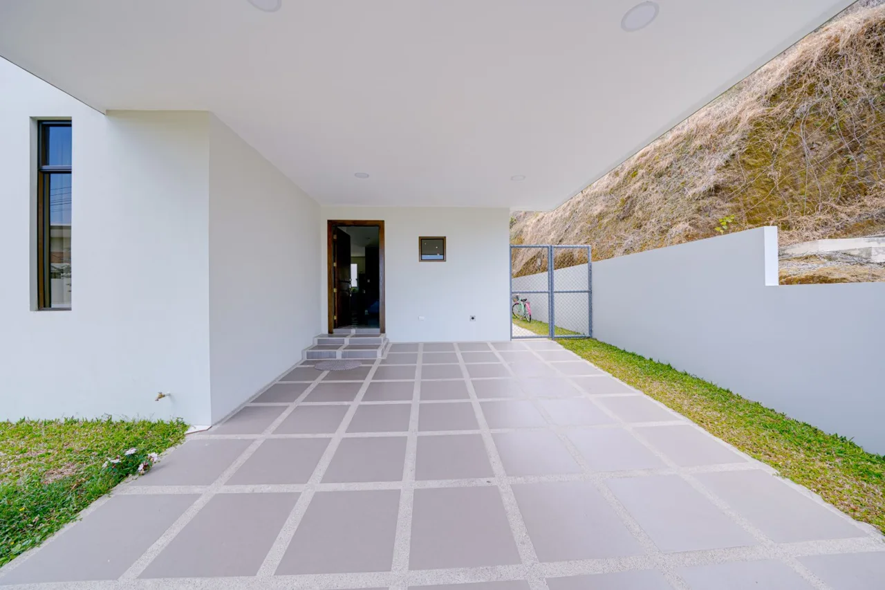 House in condominium, main room on the 1st floor. Mata de Plátano, Goicoechea. — photo 4