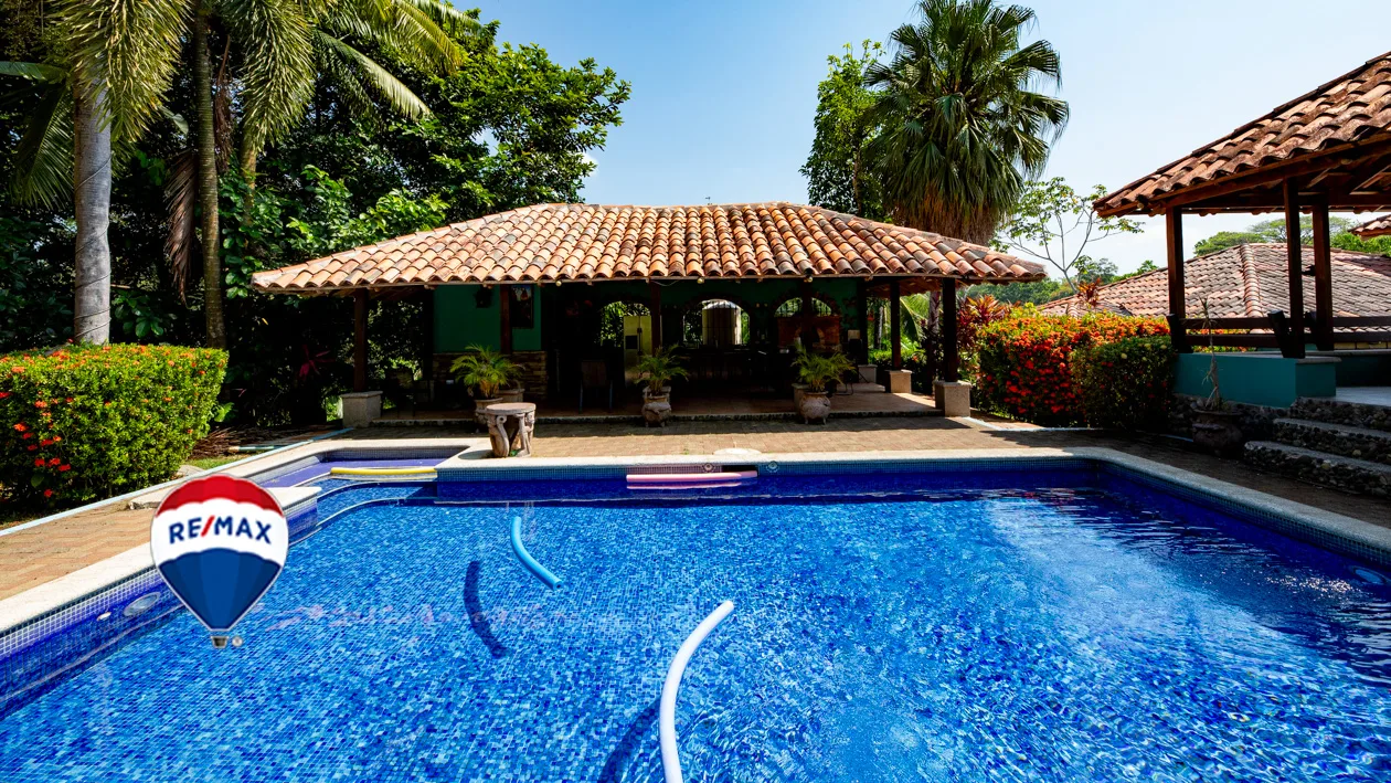 Huge Pool | Outdoor Kitchen | Big Yard | Near the Beach