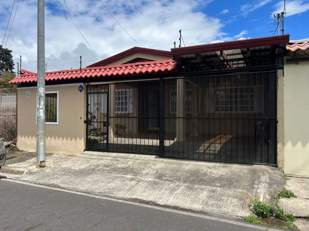 House in Sanabria urbanization in San Rafael Oreamuno de Cartago