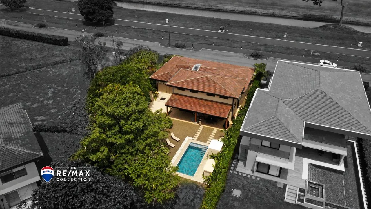 Lakefront Duplex for Sale at Místico