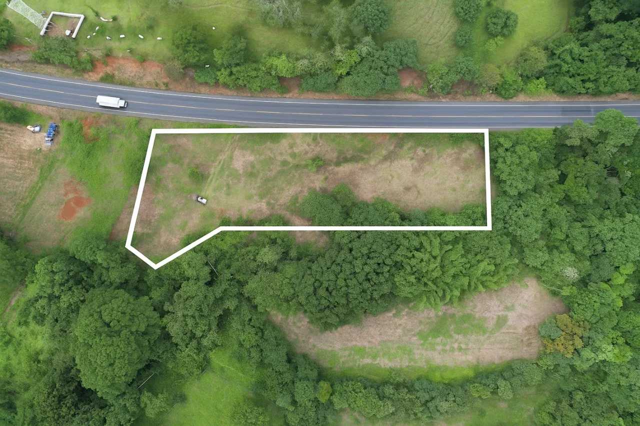 12,734m2 on the radial pass to highway 27 mixed use lot 650m2 from Atenas Center