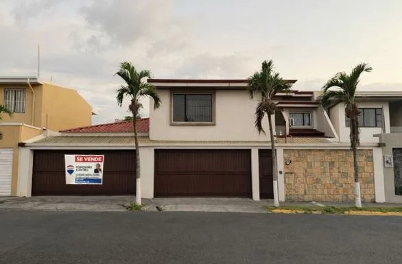 Prime Mixed -Use Property in Rohrmoser Ideal For Residencial or Commercial use.