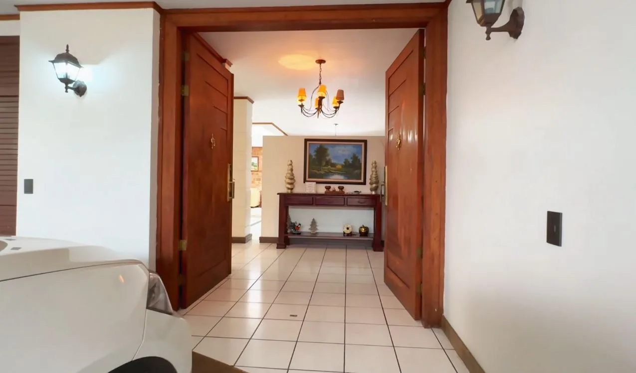Prime Mixed -Use Property in Rohrmoser Ideal For Residencial or Commercial use. — photo 2