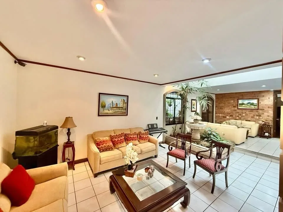 Prime Mixed -Use Property in Rohrmoser Ideal For Residencial or Commercial use. — photo 3