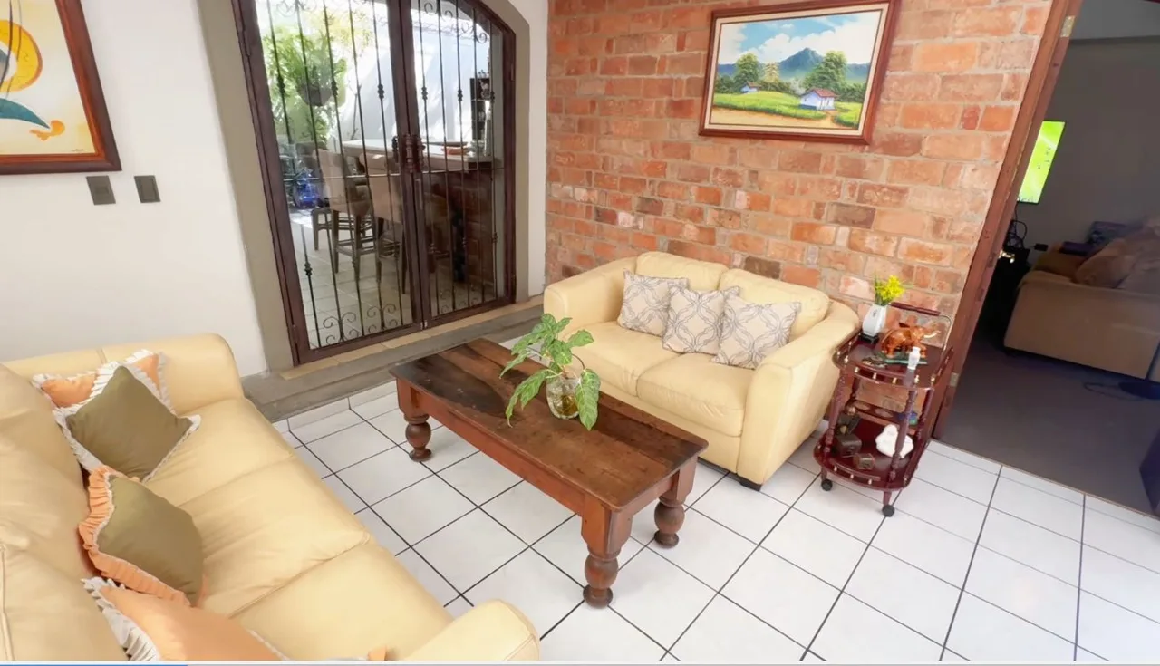 Prime Mixed -Use Property in Rohrmoser Ideal For Residencial or Commercial use. — photo 4