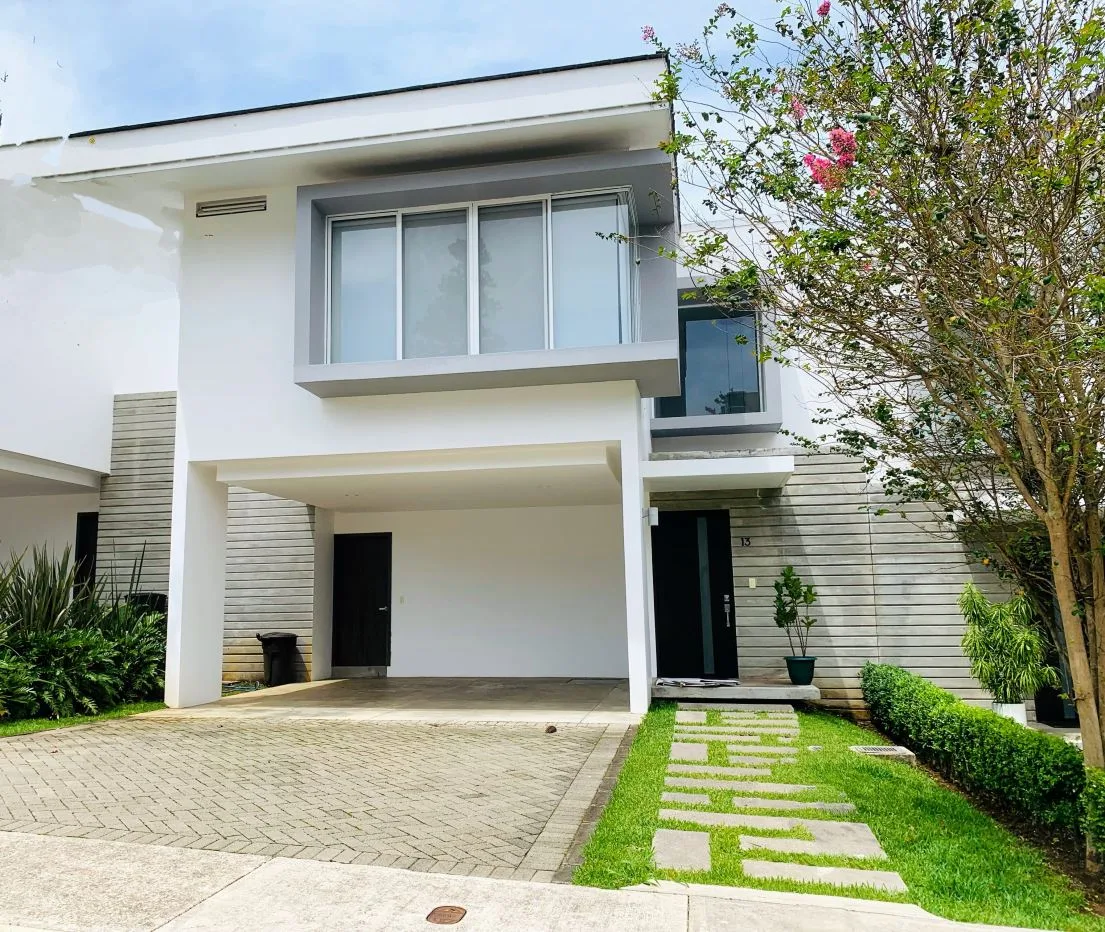 FOR SALE House in condominium. Escazú