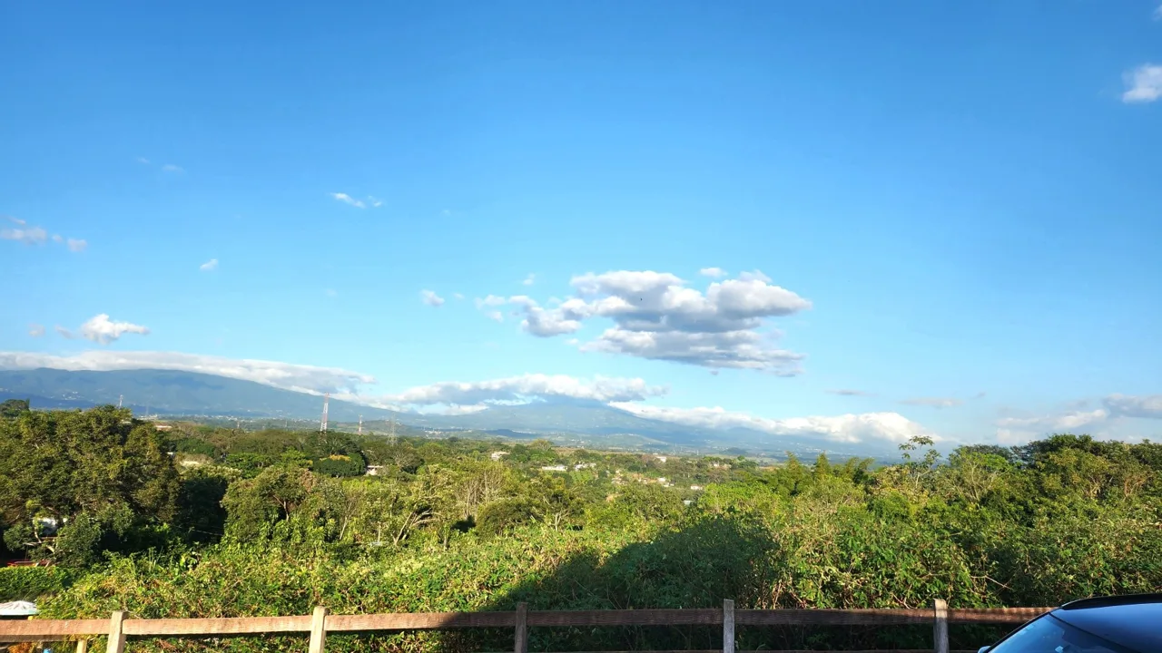100% usable lot with views of the valley and mountains