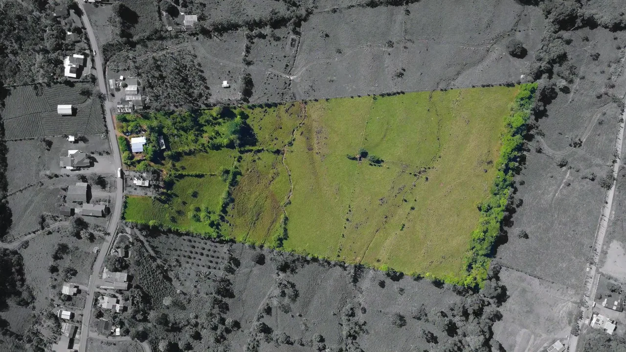 65,639 m² Farm for Sale with Chirripó Mountain Views – Paved Road Frontage — photo 2