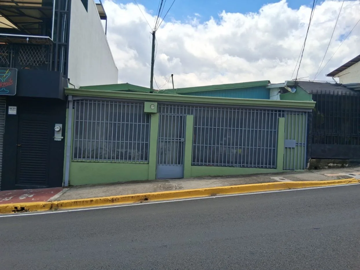 IDEAL PROPERTY FOR RESIDENTIAL OR COMMERCIAL USE IN DOWNTOWN ALAJUELA!
