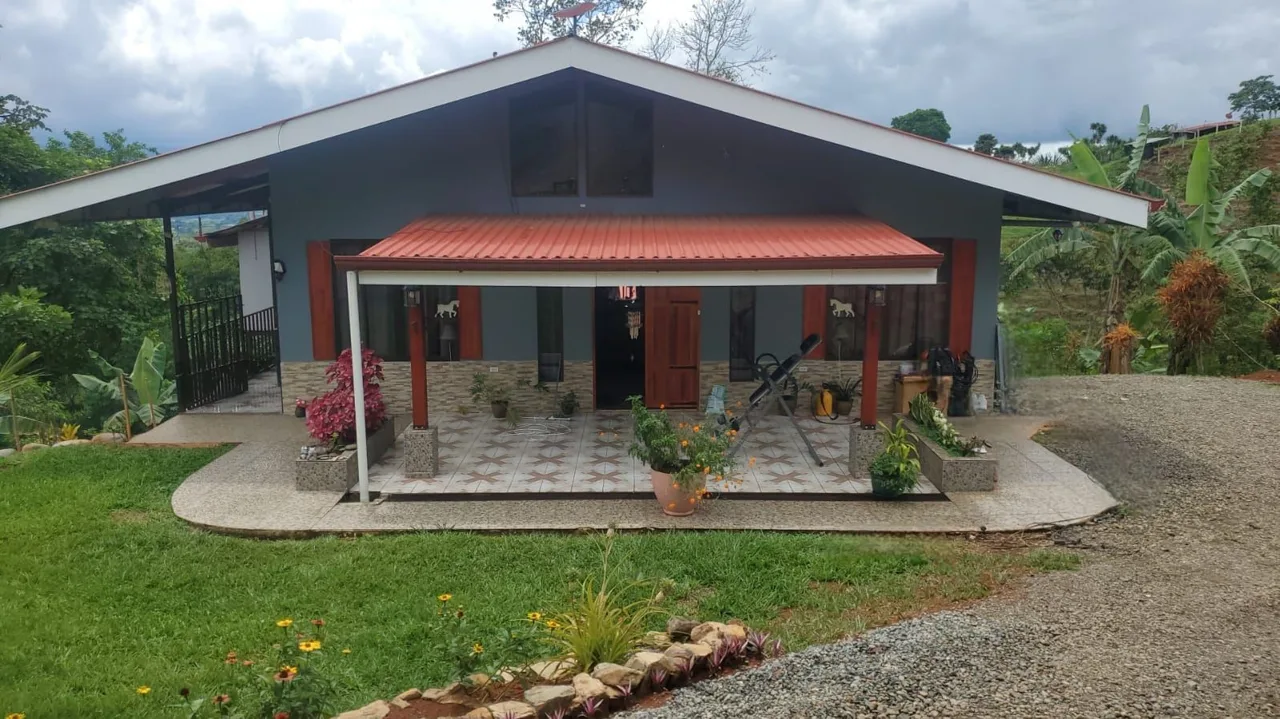 For Sale: 220 m² House with Views, Terrace, and Modern Finishes – Concepción de Daniel Flores: Space, Tranquility, and Pleasant Climate